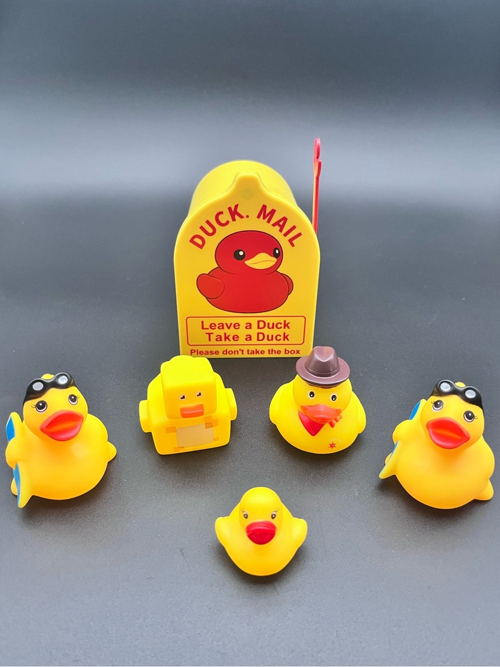 Magnetic Duck Mailbox + 4 included ducks + FREE bonus mini duck